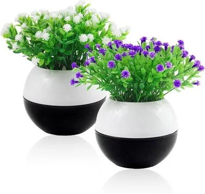 Productafbeelding van Twee realistische kunstbloemen in pot met sluierplant - onderhoudsvrije decoratie voor binnen en buiten