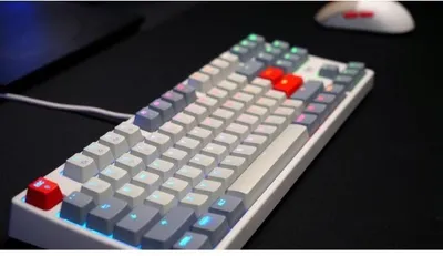 Zdjęcie produktu dla Klawiatura Mechaniczna Gamingowa CHERRY XTRFY K4V2 RGB TKL RETRO, Cherry MX2A Red, TKL, RGB, Czarna