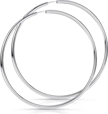 Große, dünne, runde Creolen aus glänzendem Silber 80mm Durchmesser mit Steckverschluss – schlicht, elegant und zeitloses Design für vielseitige Looks.