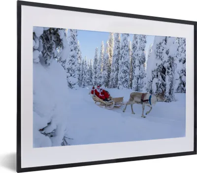 Produktbild von MuchoWow® MuchoWow® Gerahmtes Poster Der Weihnachtsmann auf einem Rentierschlitten 40x30 cm - Poster mit zchwarzem Bilderrahmen - Bilderrahmen - Poster im Rahmen