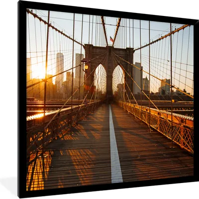 Produktbild von MuchoWow® Gerahmtes Poster Brooklyn Bridge in New York bei Sonnenuntergang 40x40 cm - Poster mit Schwarzem Bilderrahmen Wandposter Rahmen Foto Bilder - Mit Rahmen - Wanddekoration Schlafzimmer