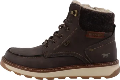 Auf dem Bild ist ein brauner Stiefel zu sehen der aus weichem Leder gefertigt ist. Der Stiefel wird von der Seite präsentiert und zeigt eine schlichte elegante Form.