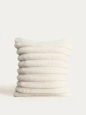 Zdjęcie produktu dla HOMLA Poszewka ARVELO z imitacji króliczego futra ecru 45x45 cm