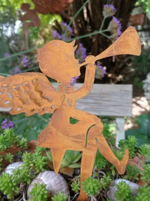 Immagine prodotto di Angelo decorativo con spina e trombone, effetto ruggine