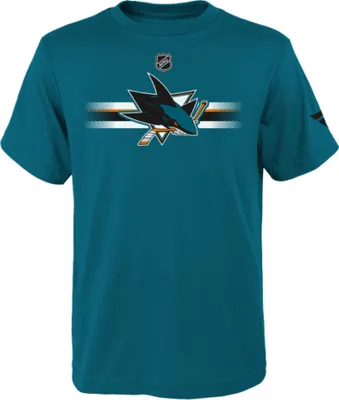 Zdjęcie produktu dla Koszulka młodzieżowa NHL Fanatics APRO, krótki rękaw, logo drużyny NHL - San Jose Sharks, rozmiar: XL (18-20 lat)