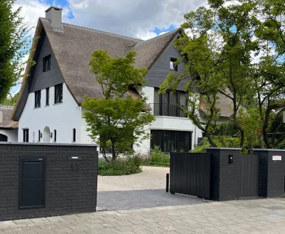 Produktbild von Einbau Paketbox - LOGIXBOX Frontbox Einbau - Rückseitige Entnahme - Schwarz