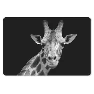 Produktbild von MuchoWow® Schreibtischunterlage Giraffe - Wildtiere - Schwarz - Weiß - Porträt 60x40 cm - XXL Mauspad - Großes Mauspad