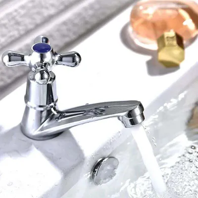 Produktbild von Einzelner Kaltwasserhahn aus Chrom – moderner Spültischhahn mit Filter für Badezimmer und Küche, schlichtes Design für einfache Bedienung