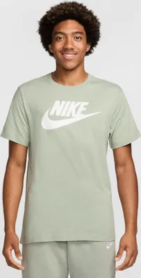 Zdjęcie produktu dla Nike M Nsw Tee Icon Futura Olive Aura/White/Night Forest/ Olive Aura/White/Night Forest/ S