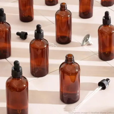 Productafbeelding van 16 stuks glazen flesjes van 120 ml met druppelaar - apothekersflesjes - flesjes met druppelaar voor etherische oliën - 2 kleine trechters van roestvrij staal - amberkleurig
