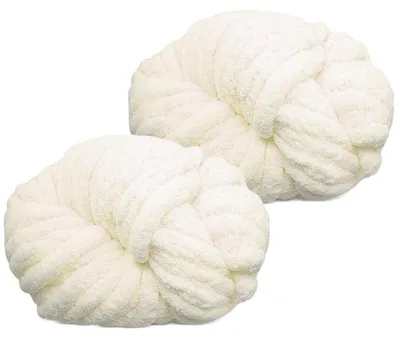 Immagine prodotto di Filato spesso, 2 gomitoli da 500g, colore bianco, ideale per lavorare all'uncinetto e a maglia per realizzare capi di abbigliamento