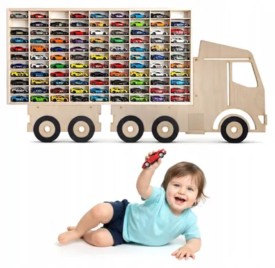 Modellauto-Regal für 80 Autos 1:64 – Wandregal & Setzkasten für Spielzeugautos, Lkw-Motiv, Birken-Sperrholz – mit Modellautos an der Wand