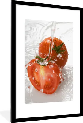 Produktbild von MuchoWow® MuchoWow® Gerahmtes Poster Tomate - Wasser - Waschen 60x90 cm - Poster mit zchwarzem Bilderrahmen - Dekoration - Wandposter Wohnzimmer - Hochwertig