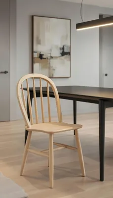 Produktbild von Ergonomischer Holzstuhl für komfortables Sitzen im Esszimmerbereich