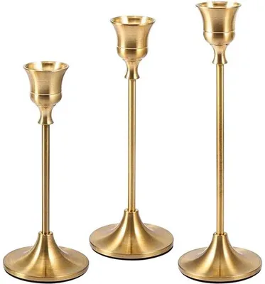 Produktbild von Unyqoos® Kerzenhalter-Set – 3er Metall-Kerzenhalter in Gold, gebürstete Oberfläche, verschiedene Höhen 16,5/19/22 cm, 19×7 cm, für Stabkerzen Ø 2,2 cm