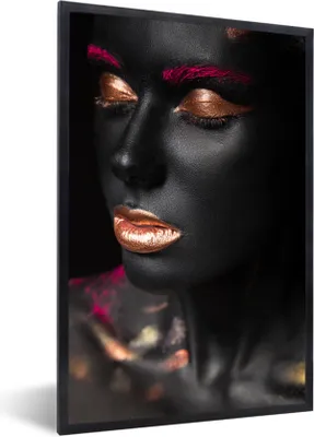 Produktbild von MuchoWow® Gerahmtes Poster Frau - Make-up - Rosa - Kupfer 20x30 cm - Poster mit Schwarzem Bilderrahmen Wandposter Rahmen Foto Bilder - Drucken - Bilder Poster im Rahmen