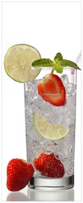 Produktbild von Wallario Premium Glasbild, freischwebende Optik, kräftige Farben, Größe 80 x 32 cm Motiv Glas Wasser mit Erdbeeren