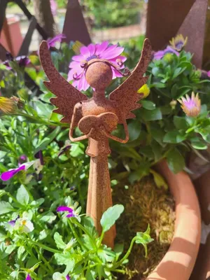 Produktbild von Edelrost Engel Sarah mit Herz, 24 cm