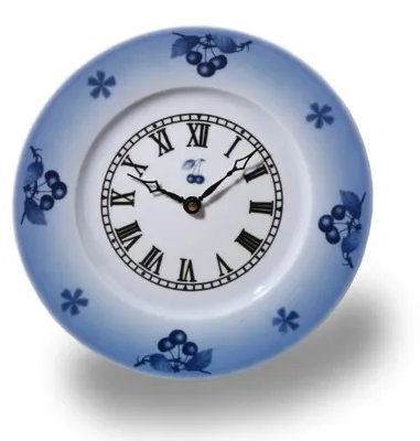 Produktbild von Thun 1794 Wanduhr, tschechisches Porzellan, 26 cm, kirschblau, Thun
