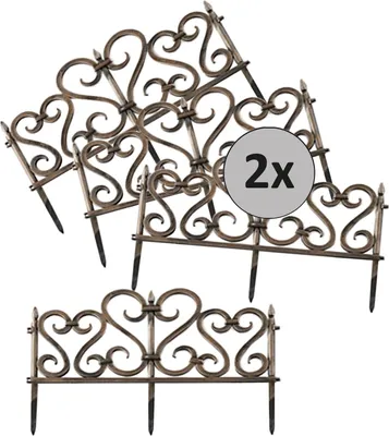 A group of decorative garden fences with an ornate, heart-shaped design, shown against a white background. A circular overlay indicates a quantity of '2x'.