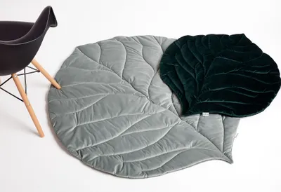 Produktbild von Bellochi Spielmatte in Blatt kleine Puderrosa 95x78 cm