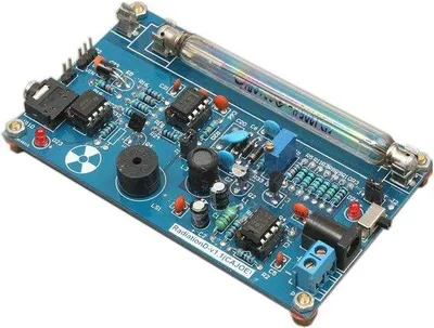 Obrázek produktu pro Sada Geigerova počítače s alarmem a LCD displejem pro vlastní sestavení