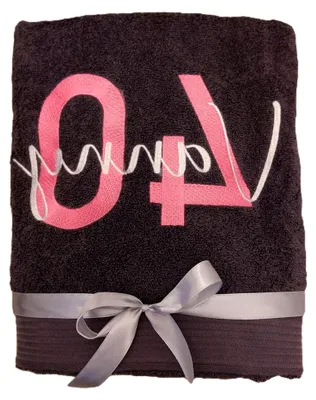 Produktbild von Handtuch personalisiert als Geschenk zum 30 40 50 60 70 80 90 Geburtstag Mann oder Frau, Geburtstagsgeschenk personalisiertes Badetuch als Baumwolle mit Namen Bestickt