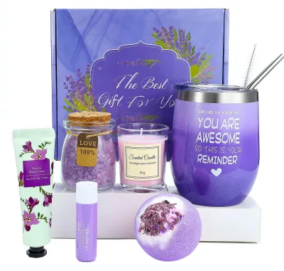 Produktbild von Geschenkset für Damen mit Verwöhngeschenken und Duftkerzen