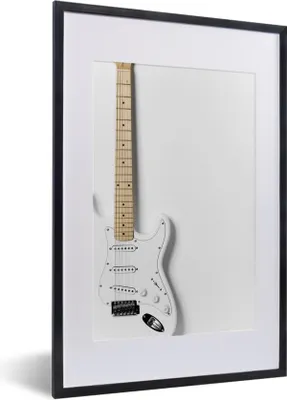 Produktbild von MuchoWow® Gerahmtes Poster Eine weiße E-Gitarre 40x60 cm - Poster mit Schwarzem Bilderrahmen Wandposter Rahmen Foto Bilder - Poster in Rahmen