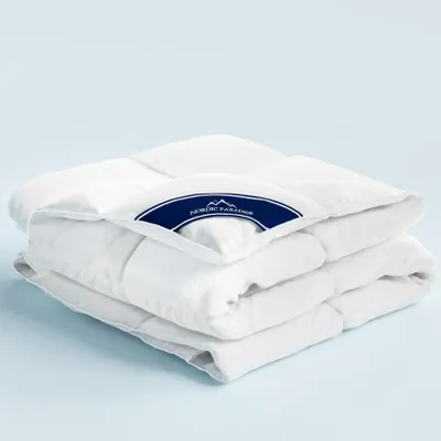 Produktbild von Nordic Paradise - Komfort Daunendecke - 155x220 cm - 50% europäische Entendaunen - Ganzjährig Bettdecke