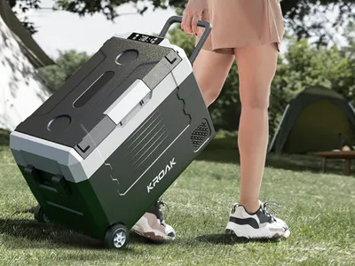 Produktbild von 45L Kapazität Kompressor Kühlbox 12V/24V/230V bluetooth Auto Kühlschrank mit Rädern für Auto und Hause, Fahrzeug Camping Outdoor usw.