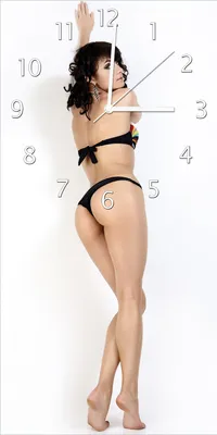 Produktbild von Wallario Design Wanduhr bedruckt, Größe 30 x 60 cm, Motiv: Bikinifigur