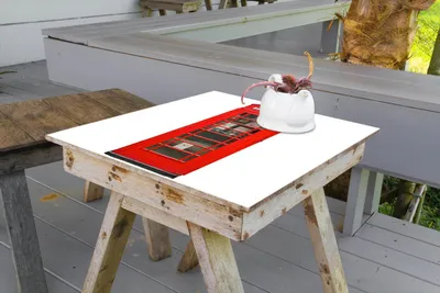 Produktbild von Wallario selbstklebende Möbelfolie/ Tischdecke für Innen und Außen, Größe: 60 x 60 cm - London Rote Telefonzelle