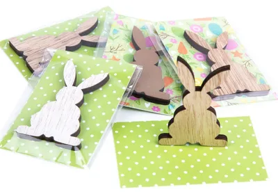 Produktbild von Kleine Ostergeschenke - weiß braune Holzhasen + grün weiße Kärtchen - 10 Stück5 Stück
