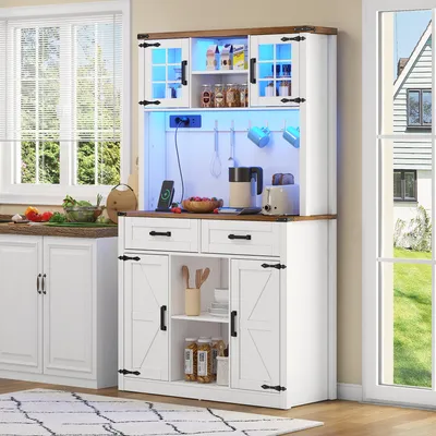 Produktbild von Fortuna Lai Barschrank mit LED-Beleuchtung und Steckdosen, großer Küchen-Buffetschrank mit 2 großen Schubladen, Scheunentor-Design, verstellbaren Einlegeböden, rustikaler Kaffeebar-Sideboard-Tisch, weiß