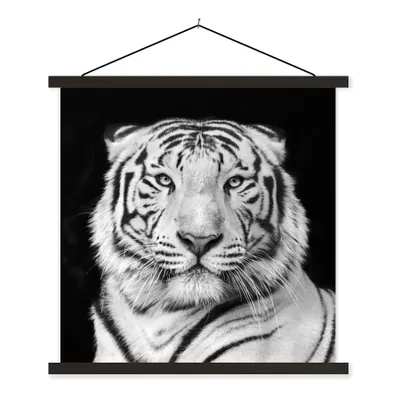 Produktbild von MuchoWow® Textilposter Tiger - Schwarz - Weiß - Porträt - Tiere 120x120 cm mit schwarzem Rahmen - Aufhängungsset