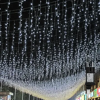 Produktbild von Eikuavons Lichterketten LED Lichtervorhang 600 LEDs Kaltweiß, 15 m, 31 V, IP44, 8 Modi, für Fenster und Balkon zu Weihnachten