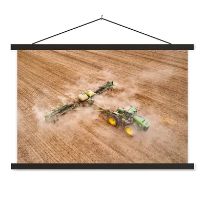 Produktbild von MuchoWow® Textilposter Traktor - Feld - Bauernhof - Landwirt - Grün 90x60 cm mit schwarzem Rahmen - Aufhängungssatz