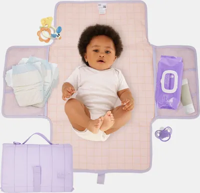 Produktbild von Hylat Baby tragbare Wickelunterlage - faltbar, wasserabweisend - ideal für unterwegs - Violett