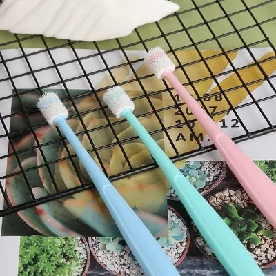 Produktbild von 3er-Pack 360°-Zahnbürsten aus lebensmittelechtem Silikon für kleine Hunde und Katzen, Zahnpflege, Katzen-Zahnputzset, 15,5 x 1,57 cm, Rosa, Blau und Grün
