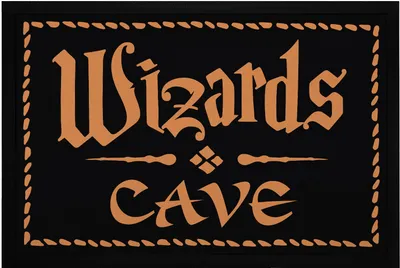 Produktbild von Fußmatte mit Schriftzug Wizards Cave Spruch Türmatte für Fantasyfans und Zauberlehrlinge rutschfest & waschbar Moonworks® schwarz 60x40cm