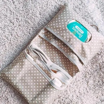 Produktbild von Baby-Organizer 2 in 1 für unterwegs - Make-up-Tasche mit Crème-Doekjes und Luiertas-Modell