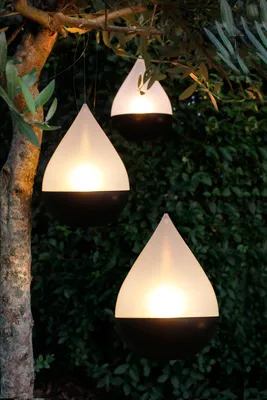 Produktbild von Arnusa solárne svetlo solárna lampa kvapka sada 3 LED záhradná lampa na zavesenie alebo státie solárna stolová lampa závesné svetlo teplá biela