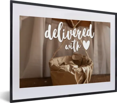 Produktbild von MuchoWow® MuchoWow® Gerahmtes Poster Mit Liebe befreit' - Sprüche - Zitate 40x30 cm - Poster mit zchwarzem Bilderrahmen - Bilderrahmen - Poster im Rahmen