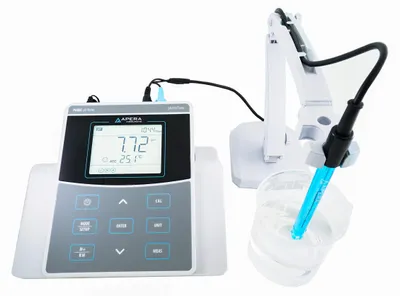 Productafbeelding van PH800 laboratorium-/tafelpH-meter met geïntegreerde temperatuurmeting