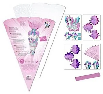 Produktbild von Ursus 9890001 - Schultüte Bastelset Easy Line Pegasus, 6 eckig, Höhe ca. 41 cm, Durchmesser ca. 15 cm, alle Teile vorgestanzt, inklusive Bastelanleitung, zum Selbstgestalten