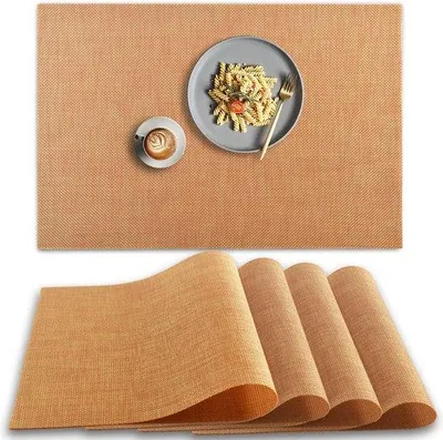 Immagine prodotto di Sottopiatti in PVC Unyqoos® – antiscivolo, resistenti al calore e lavabili, realizzati in PVC ecologico, color oro scuro, dimensioni 45 x 30 cm, confezione da 4