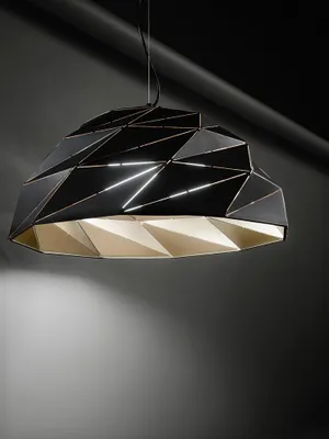 Immagine prodotto di Lampada a Sospensione in Metallo 3 Luci E27 Colore Nero e Oro, Design Moderno con Altezza Regolabile, Diametro 56 cm, 10S46624 NOR - Perenz