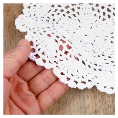 Produktbild von 4 Stück Runde Spitzenplatzdeckchen, 19 cm, Handgehäkelte Untersetzer, Weiße Vintage-Häkeldeckchen für Küche, Esszimmer, Party und Hochzeit