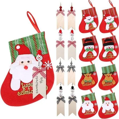 Productafbeelding van 8 Houten Hangers met Kralen en 8 Kerstsokken, Kerstdecoratie, DIY Kersttags met Jute Touw voor Feestelijke Versiering